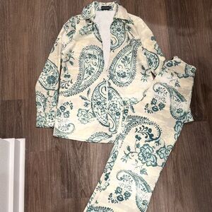 PrettyLittleThing Cream and Teal Paisley Kids Pajama Set